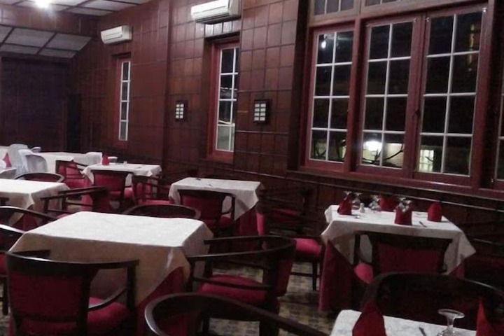 Dining 15 of 17