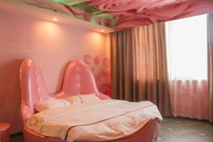 Room 16 of 16