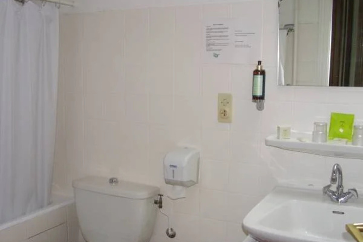 Room 9 of 15