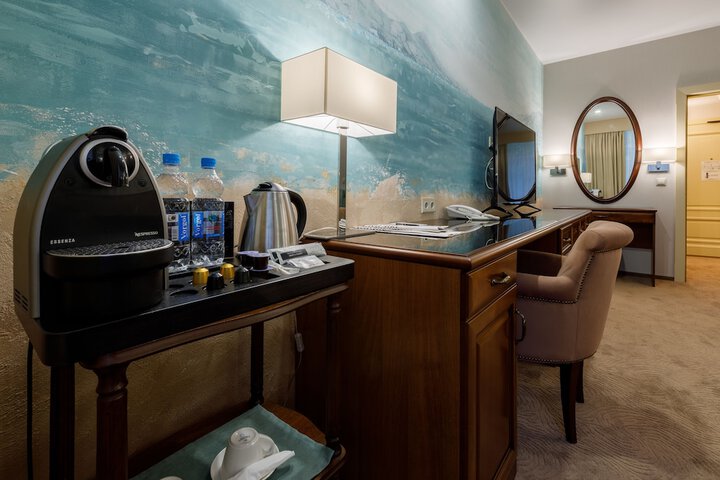 Room 13 of 79