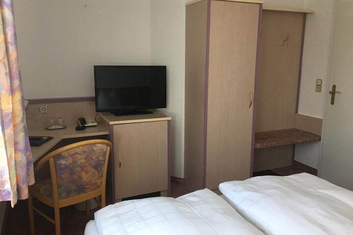 Room 33 of 66