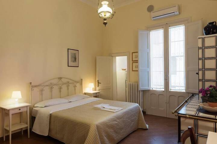 Room 8 of 16
