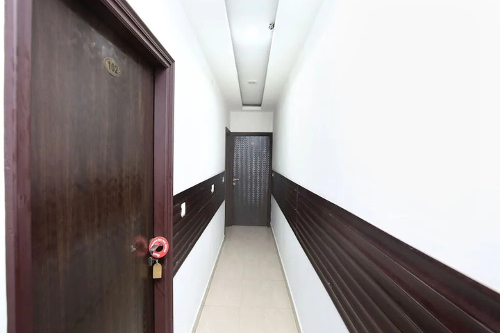 Room 8 of 12