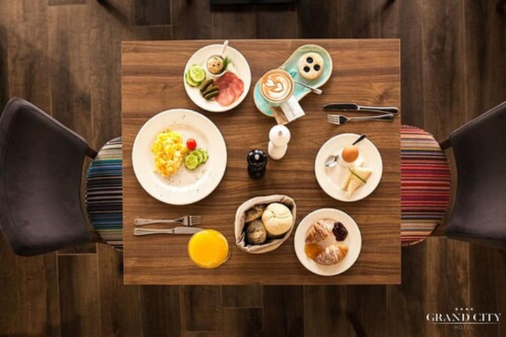 Breakfast/Coffee Service 52 of 60