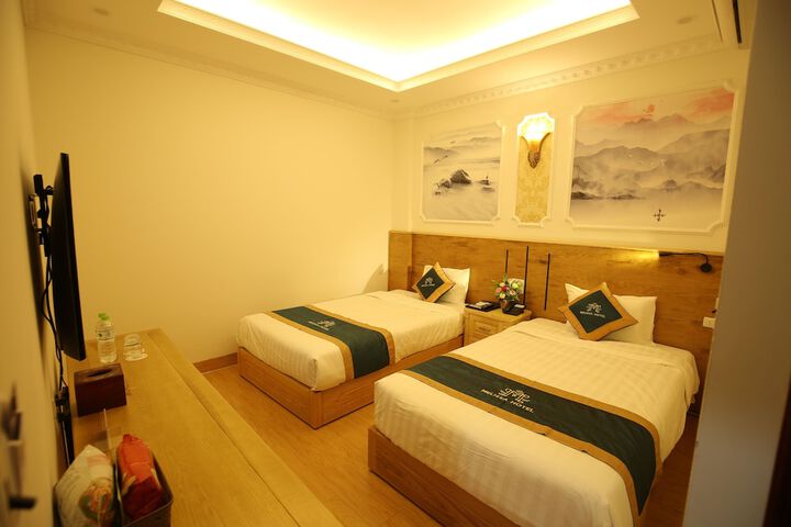Room 16 of 38