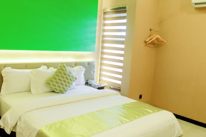 Room 5 of 31