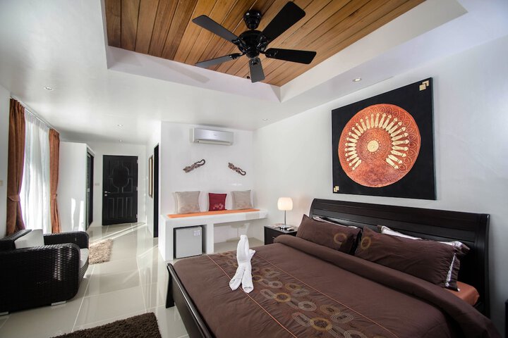 Room 7 of 296