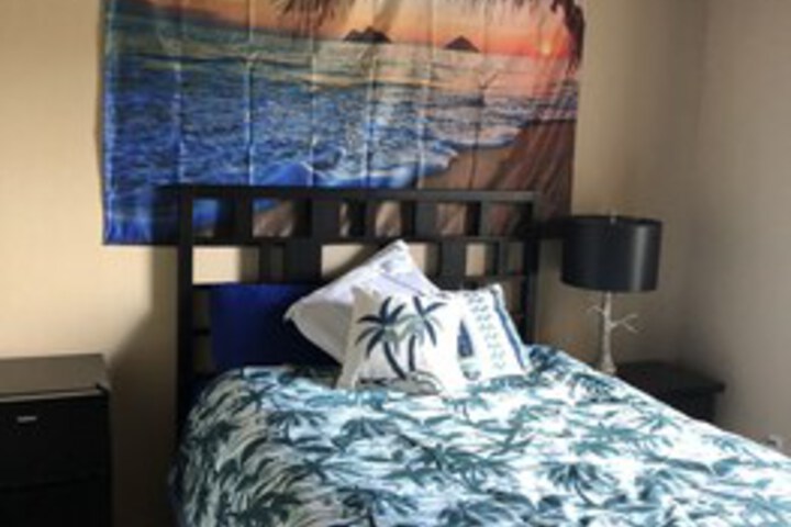 Room 27 of 38