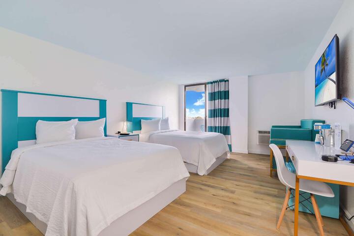 1 King Bed (3 of 9)