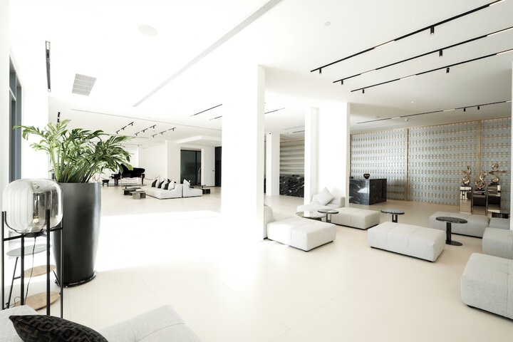 Hotel Interior 7 of 100