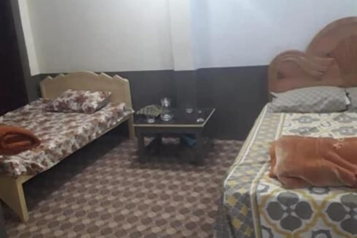 Room 7 of 9