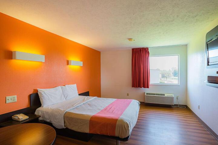 Motel 6 Omaha IAT West