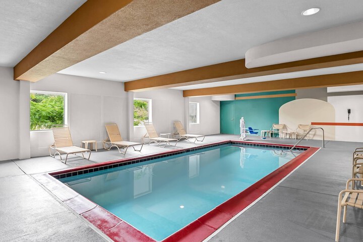 Pool Hotel