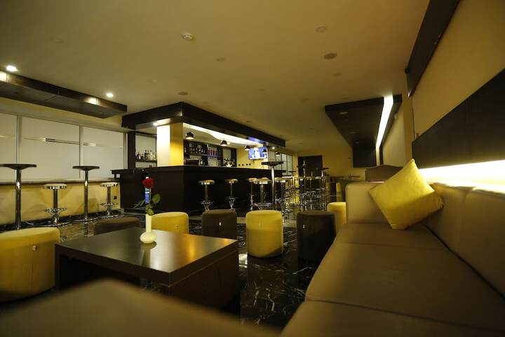 Lounge 58 of 66