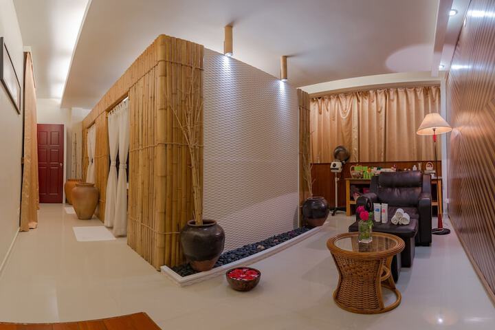 Room 33 of 90