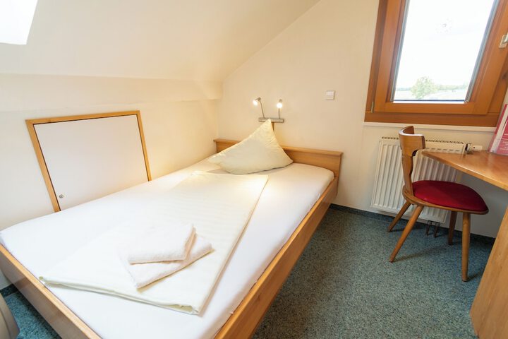 Room 14 of 36