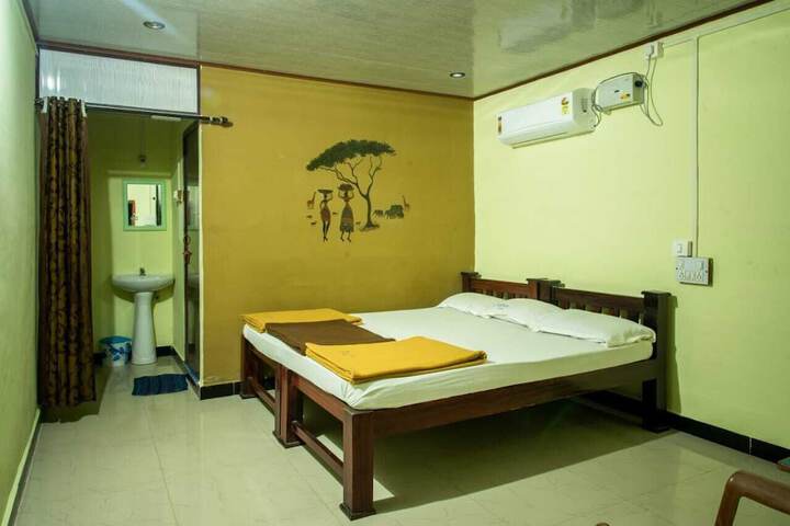 Room 4 of 14