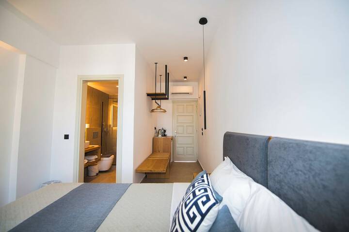 Room 3 of 33