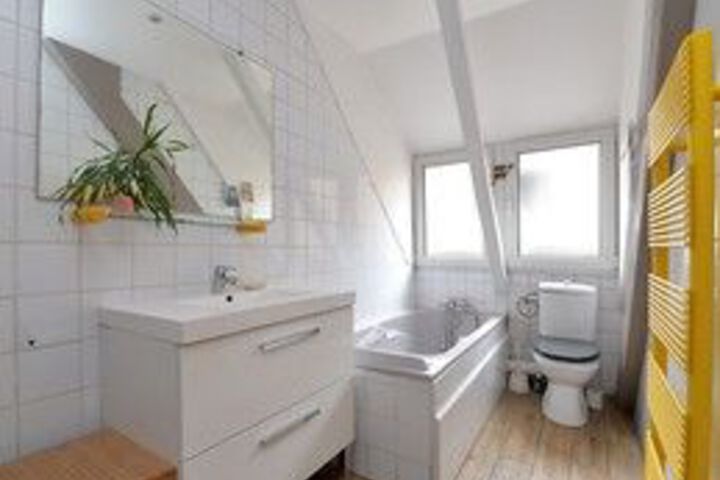 Room 4 of 130