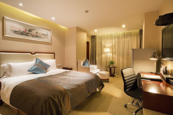 Room 15 of 38