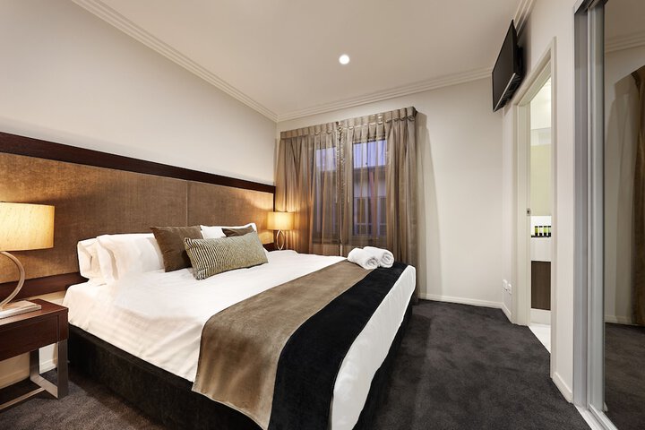 Room 7 of 32