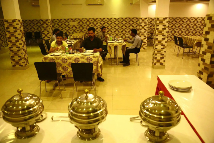 Dining 9 of 13