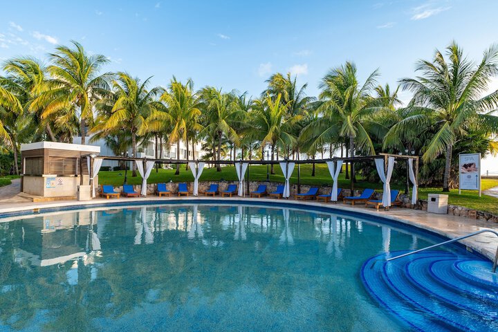 Hotel Pool