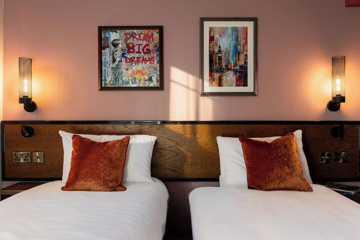 Room 2 of 69