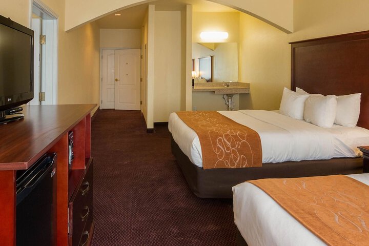 1 King Bed Suite (8 of 17)