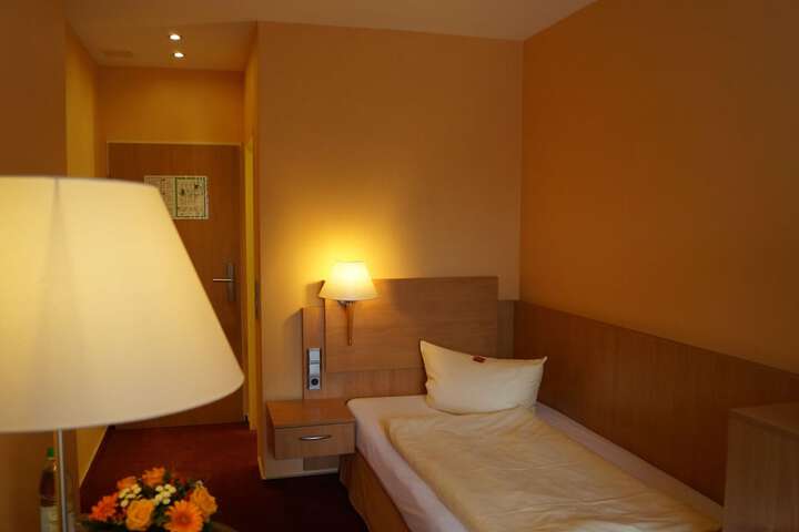Room 5 of 27