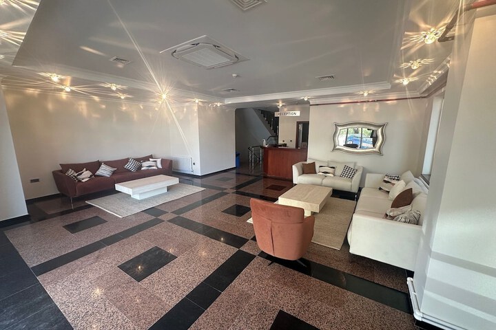 Hotel 4 of 68