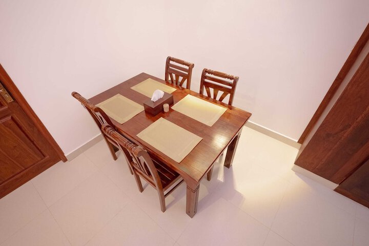 Dining 72 of 76