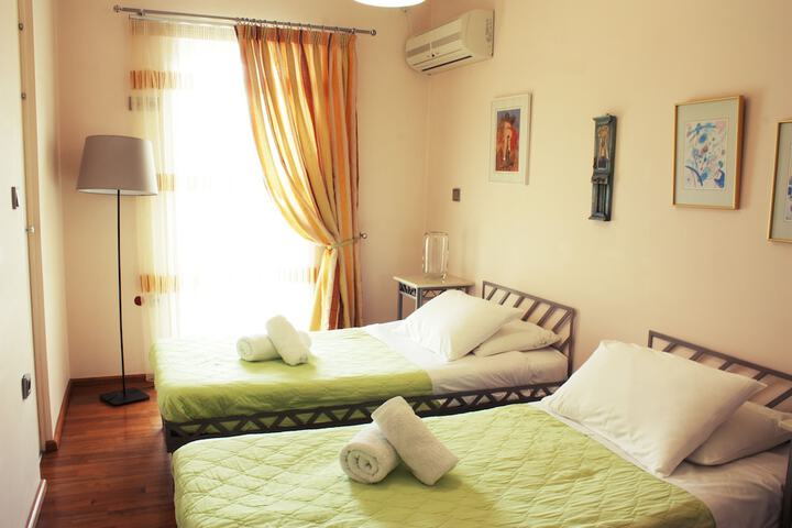 Room 15 of 34