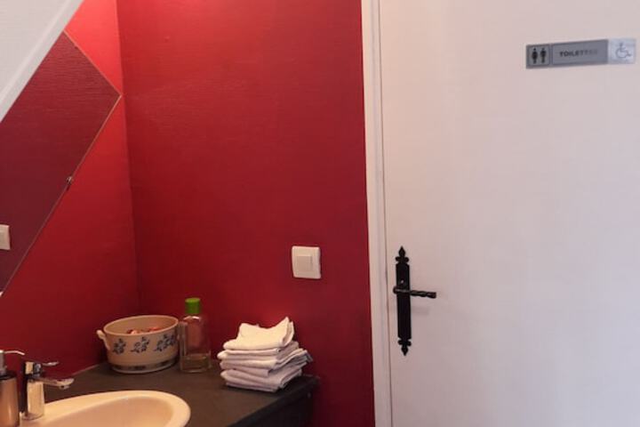 Room 9 of 21