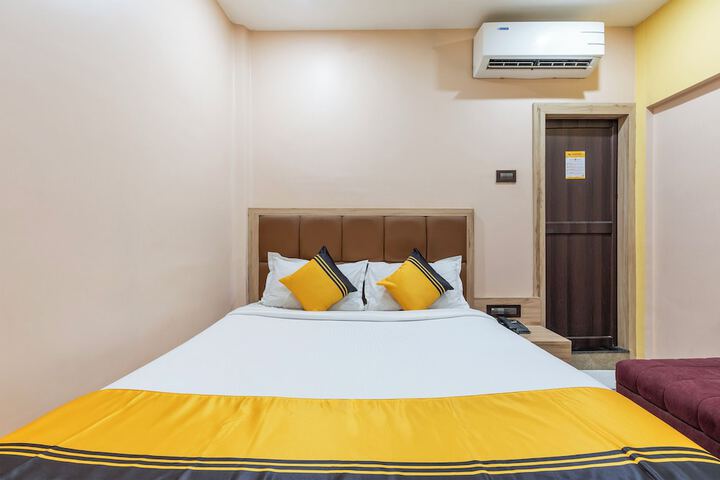 Room 9 of 33