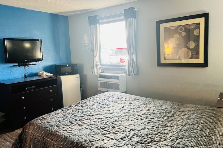 1 Queen Bed (17 of 25)