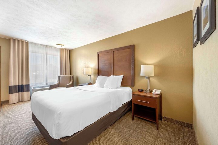 Room 6 of 42