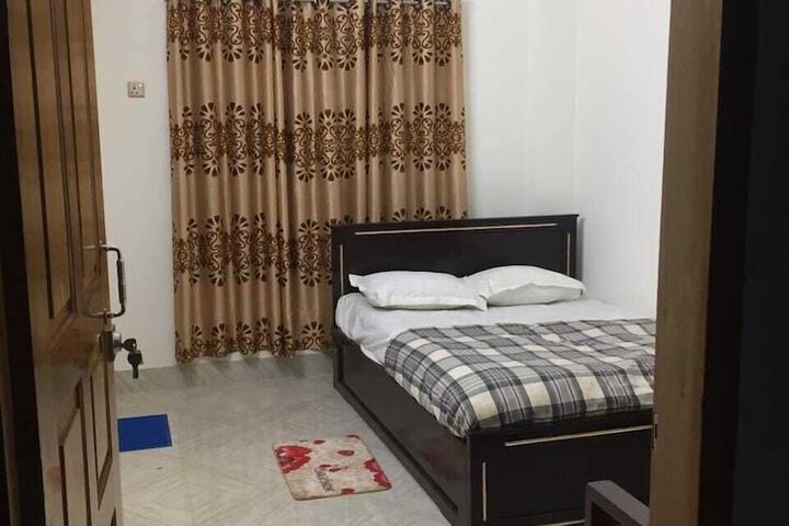 Room 5 of 9