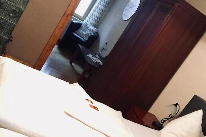 Room 7 of 63