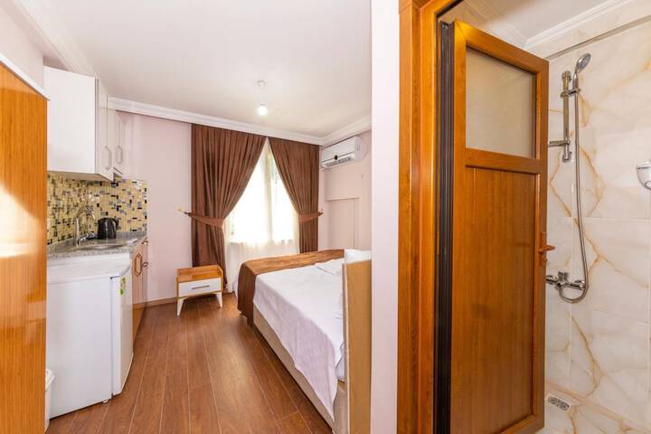Room 13 of 23