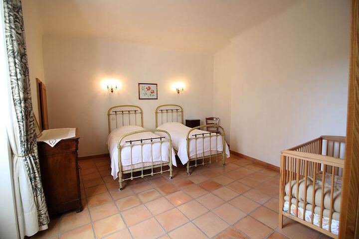 Room 4 of 48