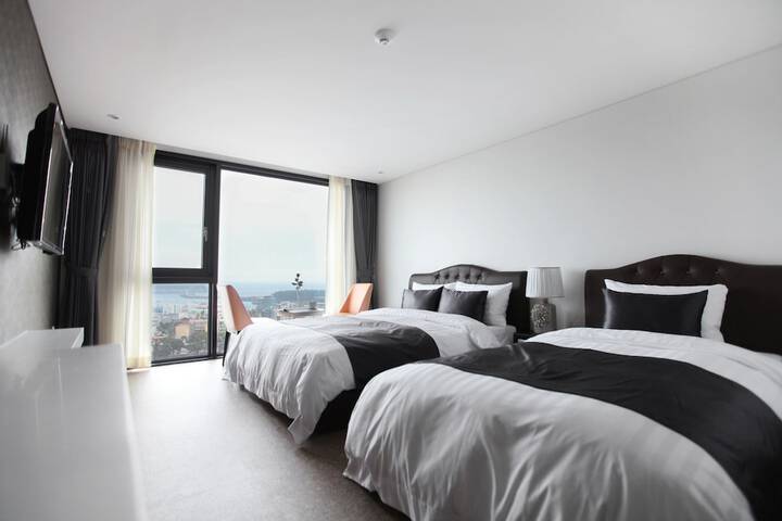 Room 7 of 34