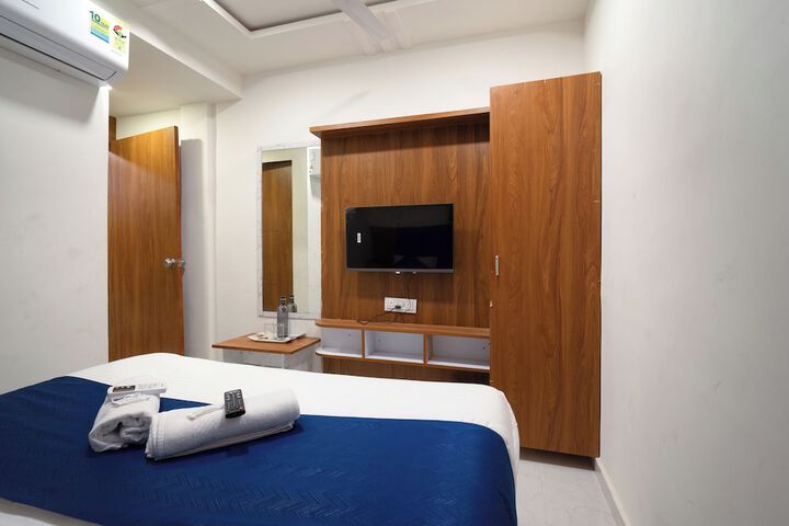 Room 4 of 16