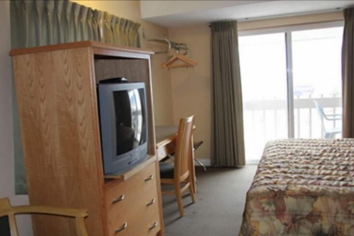 Room 8 of 27
