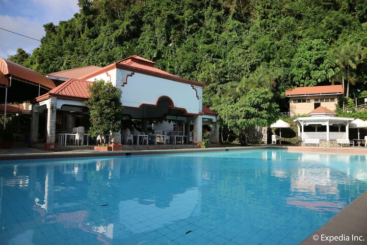 Hotel with Pool
