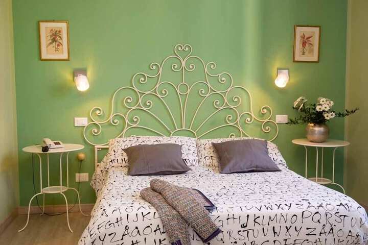 Room 5 of 23
