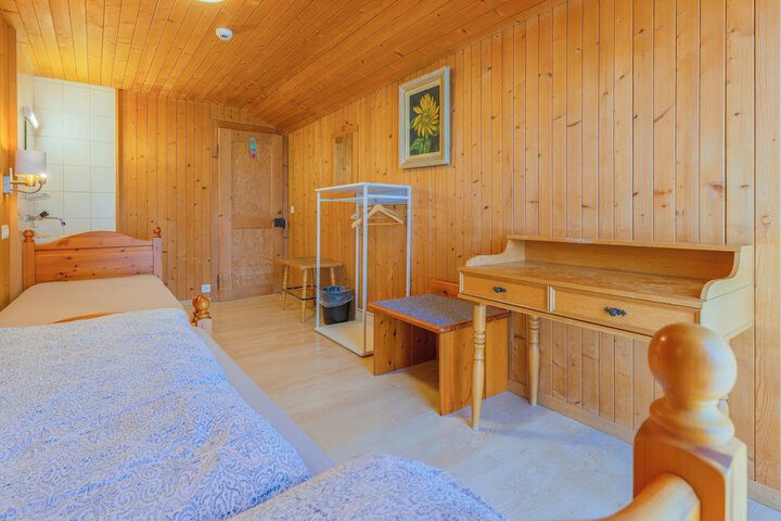 Room 10 of 37