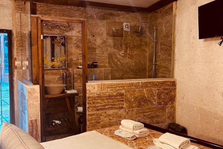 Room 52 of 70