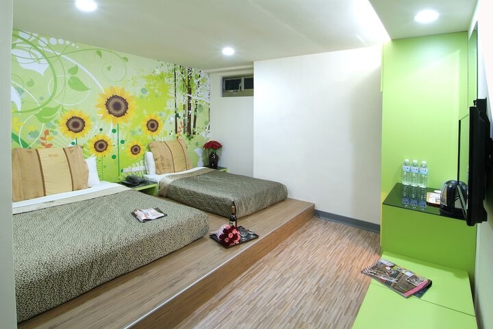 Room 3 of 9