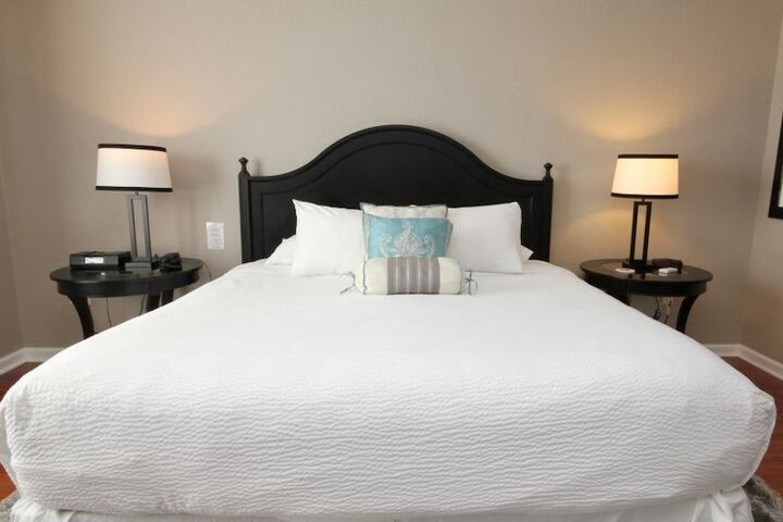 Room 2 of 33